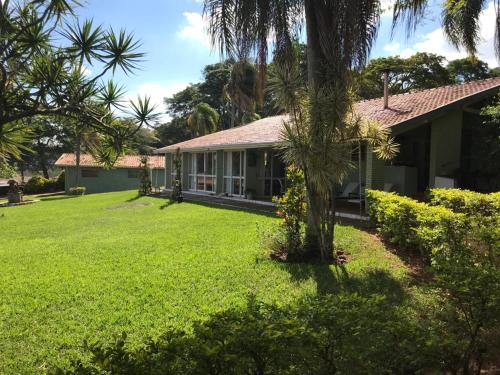 Zahrada ubytování Casa de campo inteira de frente pra Represa Avaré