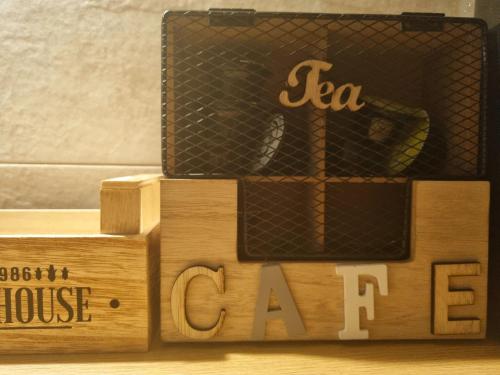 a wooden crate with a book and a tea house carafe at G.S House in LʼAquila