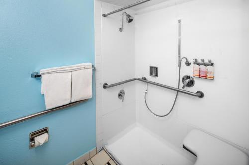 a bathroom with a shower with blue walls at Beach Retreat & Lodge at Tahoe in South Lake Tahoe