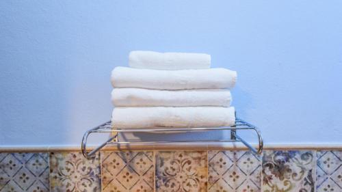 a stack of towels on a towel rack in a bathroom at Apto El Descanso I Conil de la Frontera by Ruralidays in Conil de la Frontera
