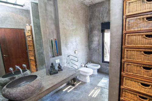 Koupelna v ubytování Sudeste Asiático con Pileta sobre el Rio Paraná