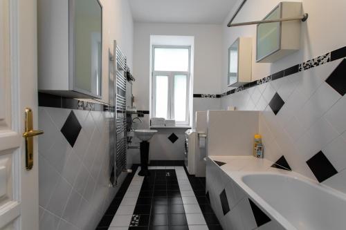 Koupelna v ubytování 3-Bedroom Apartment in Central Vienna