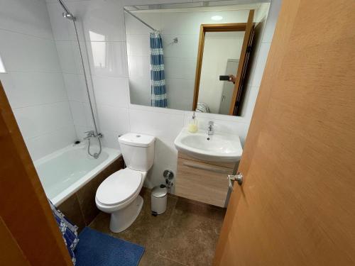 Un baño de TinyApartments - estudio pleno centro Concepción