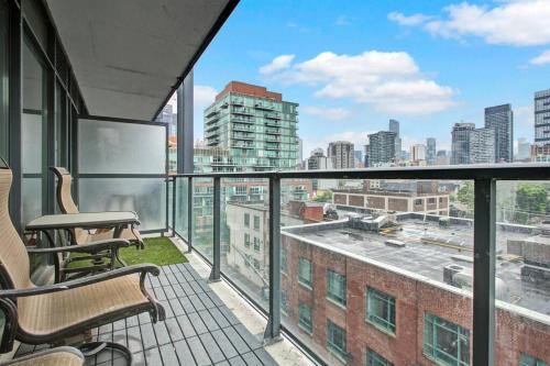 Modern 2BR Suite with Balcony View Parking
