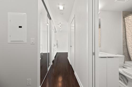 2 BDRM - Parking,CN Tower – Photos 3