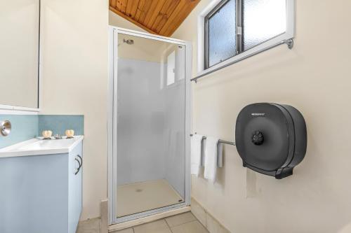 a bathroom with a mirror and a sink at BIG4 Lake Maraboon Holiday Village in Gindie
