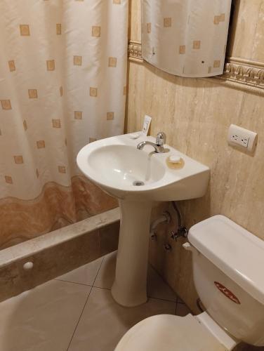Un baño de Hotel Jeshua Simmonds