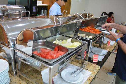 ホテルの敷地内または近くでの食事または食べ物