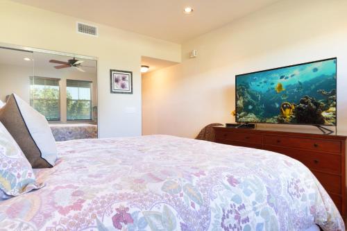 a bedroom with a large aquarium on the wall at Hali'i Kai 3B in Waikoloa