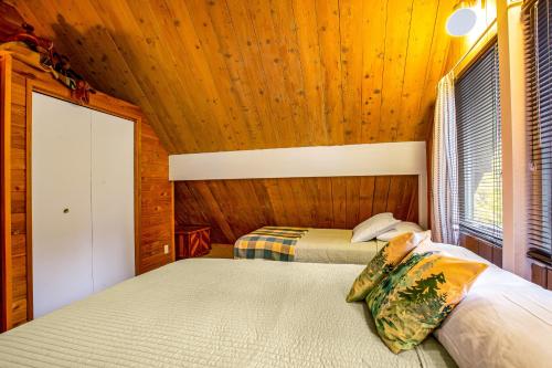 Cama o camas de una habitación en Peak-a-View Lakehouse