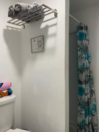Foto dalla galleria di Tiny place w private hot jacuzzi 7 min to Miami international airport a Miami