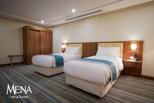 Кровать или кровати в номере Mena East Suites Dammam