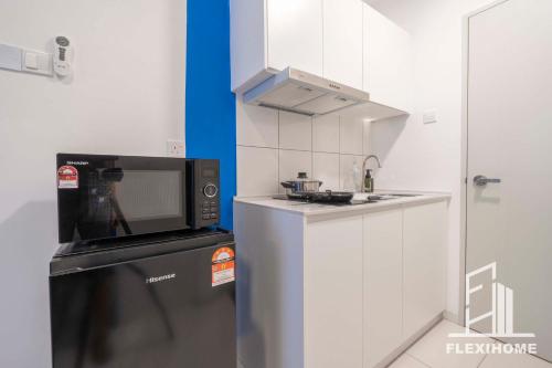 KLIA, KLIA2, Horizon Suites Sepang, Designed Studio, by Flexihome-MYにあるキッチンまたは簡易キッチン