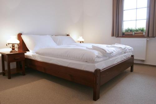 Ένα ή περισσότερα κρεβάτια σε δωμάτιο στο Vila GRAND