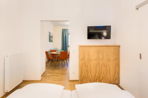 Altes Backhausにあるテレビまたはエンターテインメントセンター