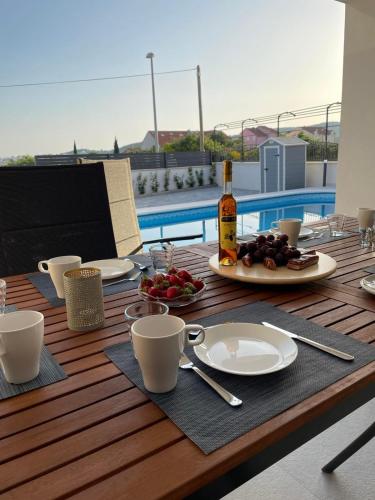 Villa Marena Vodice, Novo grijanje bazena!
