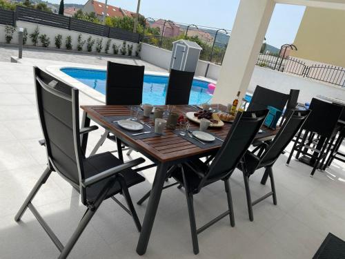 Villa Marena Vodice, Novo grijanje bazena!