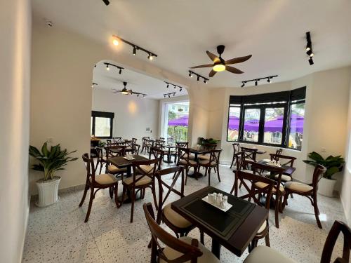 Khách sạn LiLac Hotel Đà Lạt 레스토랑 또는 맛집