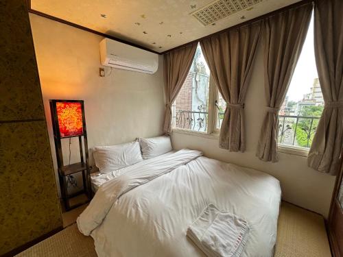 Postel nebo postele na pokoji v ubytování Ming Ren Hotspring Hotel