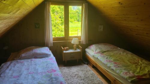 two beds in a small room with a window at Gut Hanerau, Eschenufer keine Monteure in Hanerau-Hademarschen