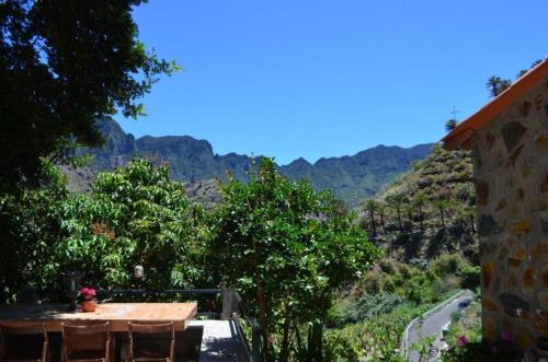 Zdjęcie z galerii obiektu Casa rural con Wifi y estupenda vista a la montaña en Hermigua w mieście Hermigua