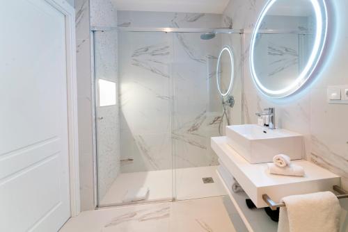 A bathroom at Morar Ourense