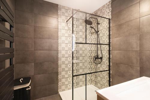 a bathroom with a shower with a glass door at LE 23 in Jarny