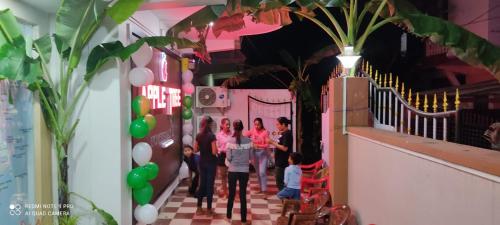 APPLE TREE – Photos 4