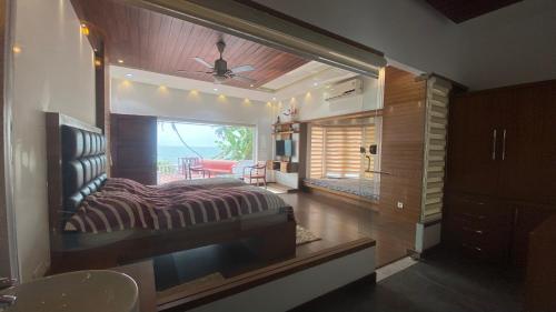 En eller flere senge i et værelse på Willo Stays On the beach holiday home