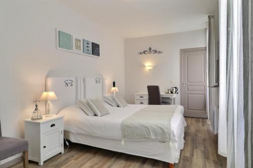 Кровать или кровати в номере Grand Hôtel des Bains SPA
