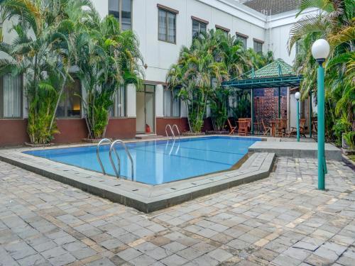 Piscina en o cerca de Townhouse OAK Hotel Grand Cikarang