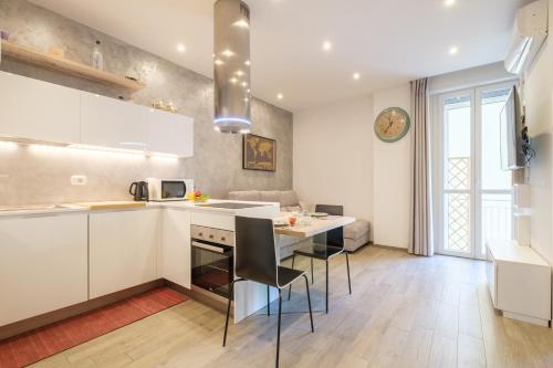 Cucina o angolo cottura di Residence Cairoli 9 by Studio Vita