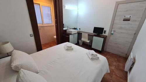 Hostal Eixample photo 75