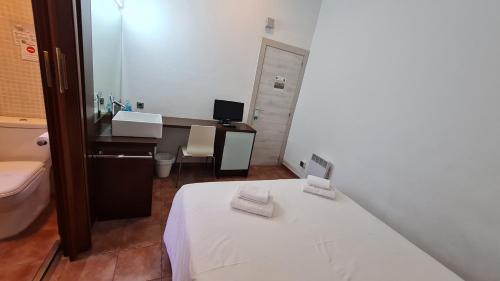 Hostal Eixample photo 83