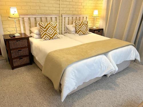 Katil atau katil-katil dalam bilik di Safari Club Guest Lodge OR Tambo International Airport