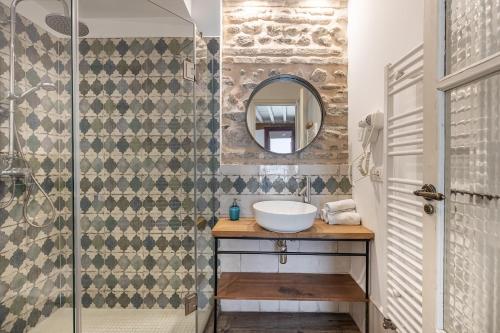 A bathroom at Apartamentos Boutique Granada Albaicín 3000