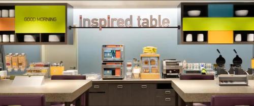 a store with aokedoked table in a store at Home2 Suites By Hilton Hobbs in Hobbs