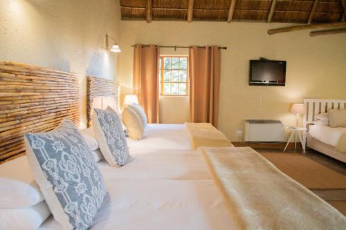 Katil atau katil-katil dalam bilik di Safari Club Guest Lodge OR Tambo International Airport