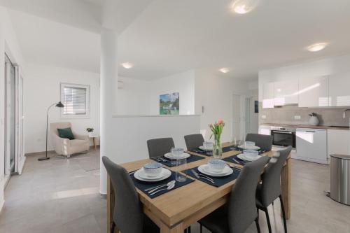The view & art gallery apartment, free parking