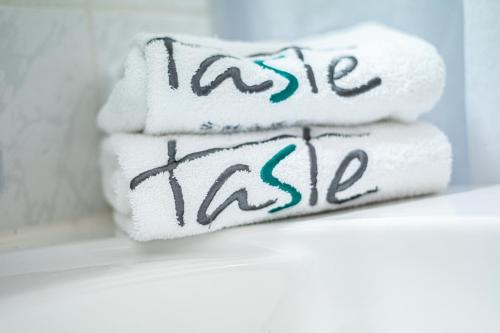 a stack of towels with the words rise less written on them at Taste Smart Hotel Backnang in Backnang