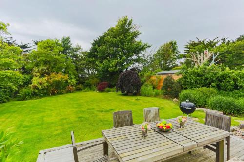 Taman di luar CROYDE PATHFIELDS 4 Bedrooms