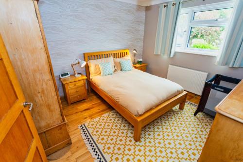 Katil atau katil-katil dalam bilik di CROYDE PATHFIELDS 4 Bedrooms