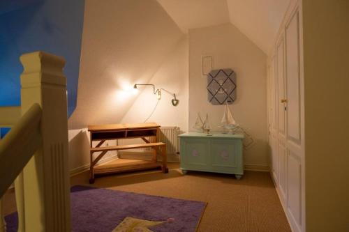 a room with a table and a lamp on a wall at Hardesweg 63 Nummer 2 in Wrixum