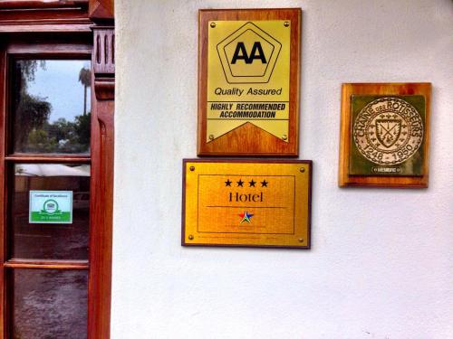 Sijil, anugerah, tanda atau dokumen lain yang dipamerkan di Turnberry Boutique Hotel
