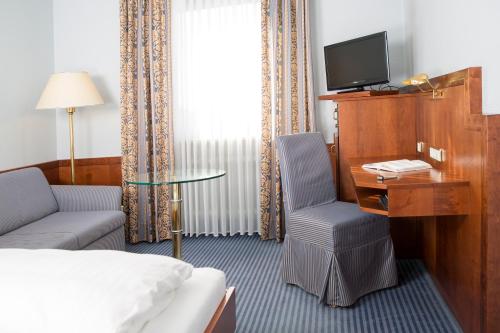 TV a/nebo společenská místnost v ubytování Hotel Dietmayr