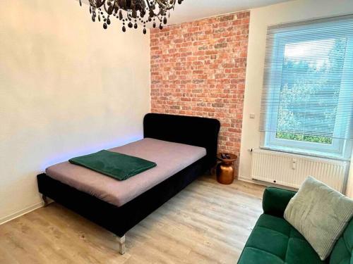 a bedroom with a bed and a brick wall at Stadtmitte im Zentrum von Itzehoe aber ruhig in Itzehoe