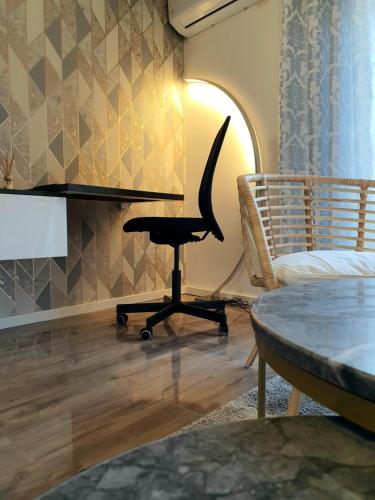 a living room with a desk and a chair at Negotin Centar Apartment with Parking in Negotin
