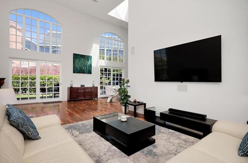 Chic modern coastal home in gated community 30 day min stay
