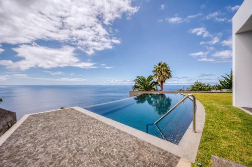 Vila Aguarelas with pool by Stay Madeira Island