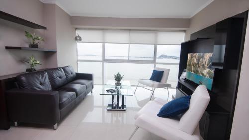 Zona de estar de Riverfront I 1, piso 4, suite vista al rio, Puerto Santa Ana, Guayaquil